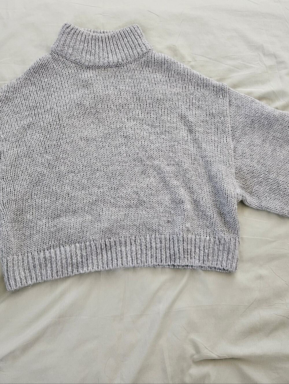 H&M Cropped Turtleneck Sweater - Light Gray - Picture 3 of 4